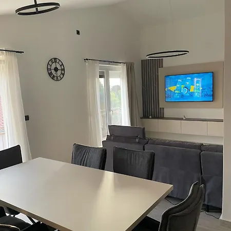 Roko Apartment *